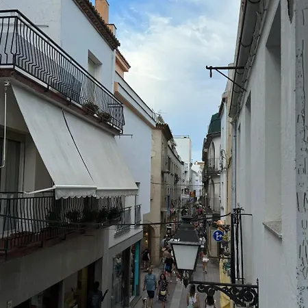 Centric House With Parking Feriehus *