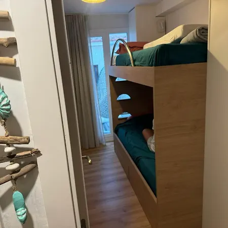 Centric House With Parking Feriehus