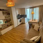 Dom wakacyjny Lets Holidays Centric House With Parking